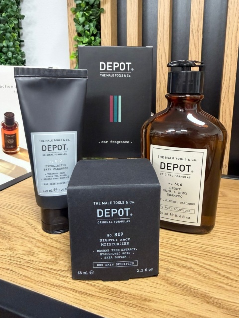 ZESTAW DEPOT 606 NAWILŻAJĄCY SZAMPON DO CIAŁA I WŁOSÓW + 802 SCRUB + 809 KREM NAWILŻAJĄCY + W PREZENCIE ZAPACHY DO SAMOCHODU